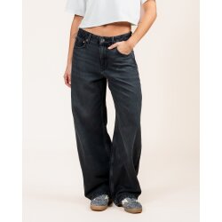 Lucy Loose  Classic Noir